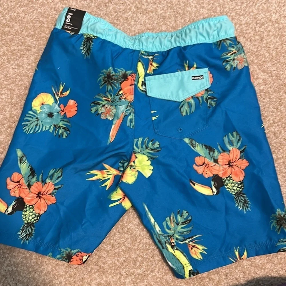 NWT! Hurley Boys Parrot Floral Swim Shorts - Size Small (8-10 year old) 🪜